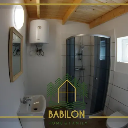 Lodge Babilon & Family *